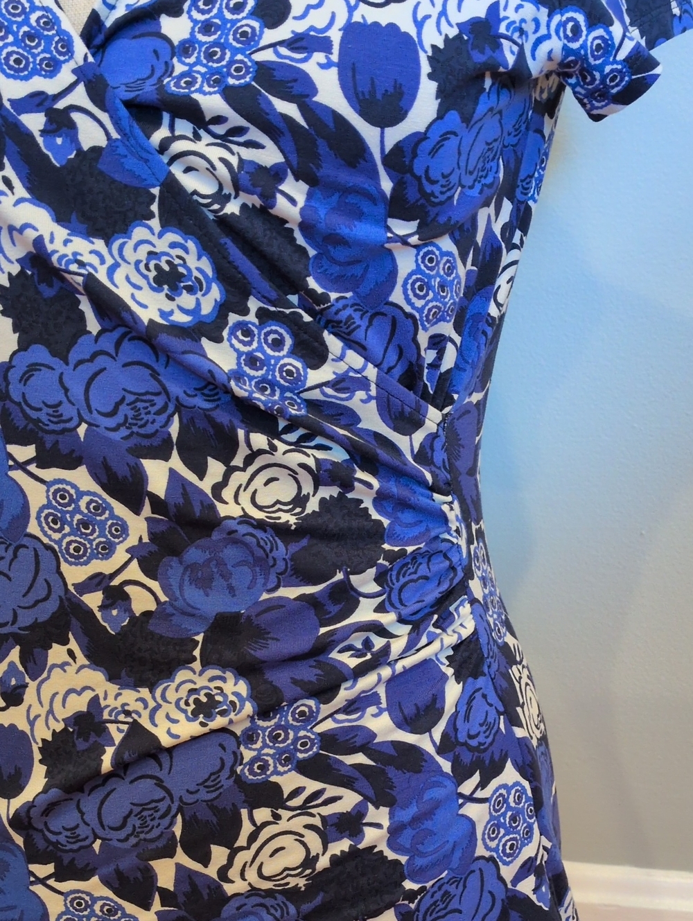 Boden Blue Floral V-Neck Short Sleeve Top W8(EU12) - Picture 2 of 11